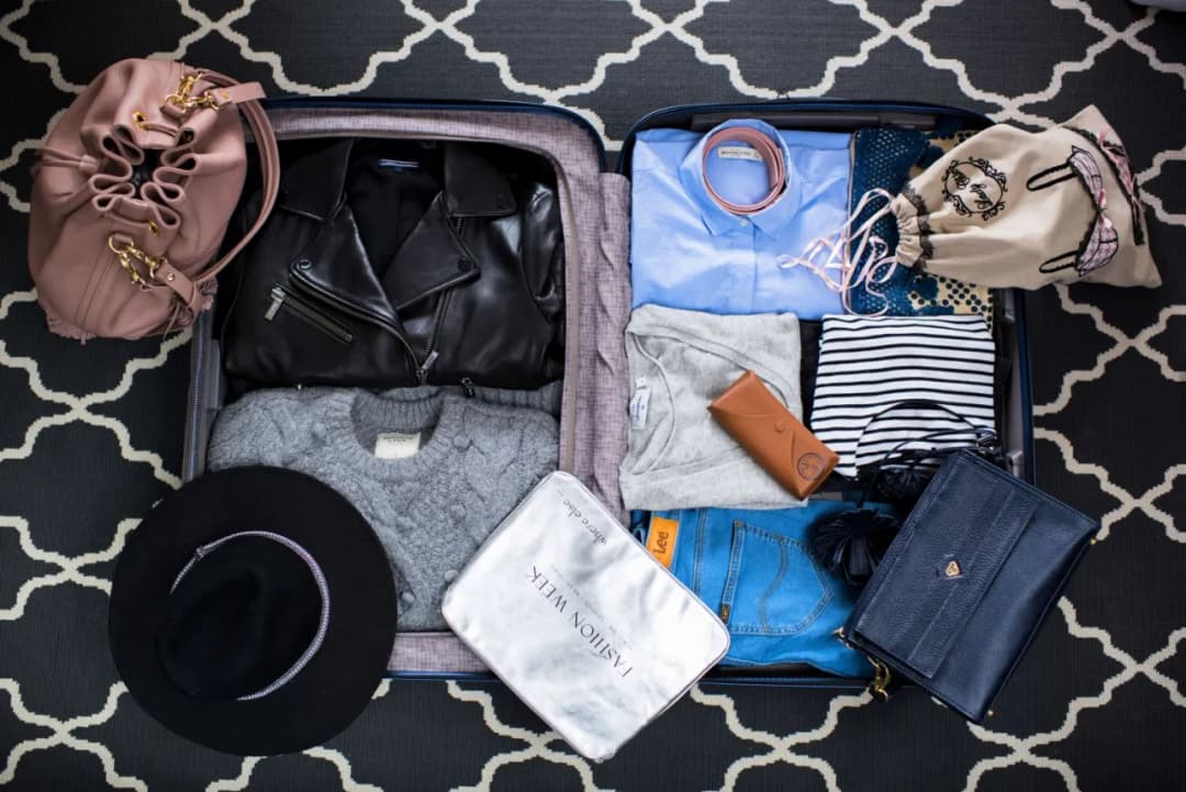 Jak spakować bieliznę do walizki: uniknij zagnieceń i chaosu